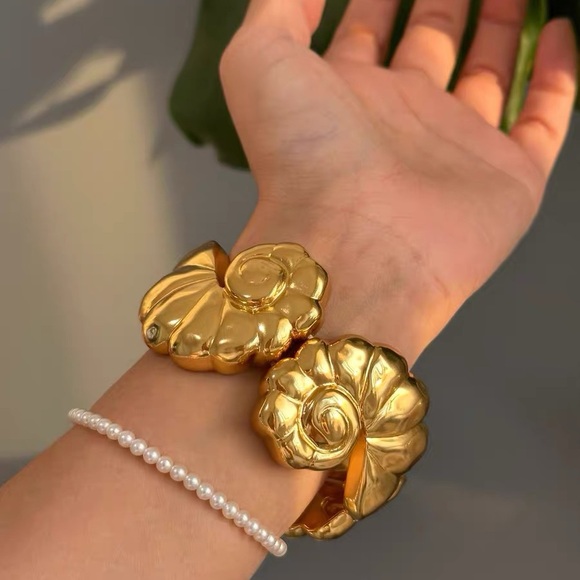 J.Crew Shell Design Bracelet - Picture 2 of 8